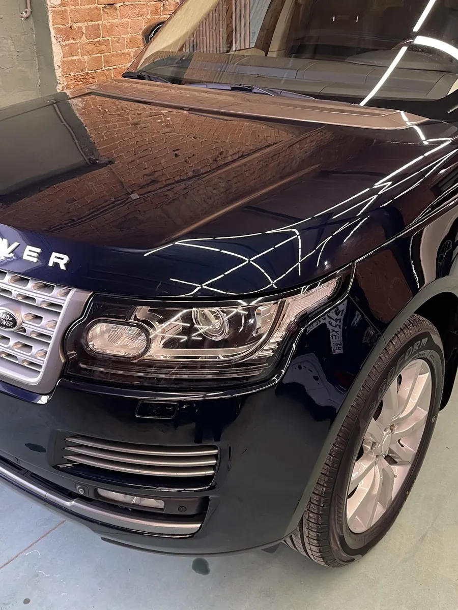 Range Rover в боксе студии Kraft
